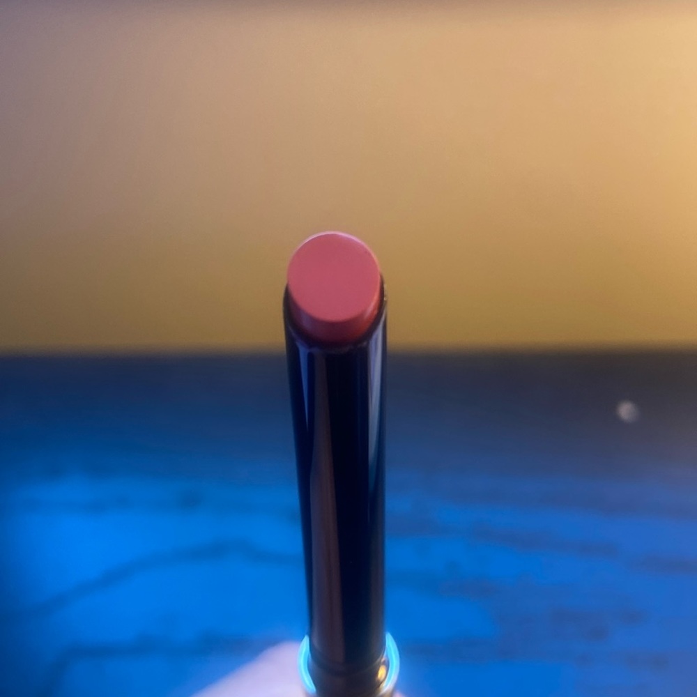 Hourglass refillable lipstick